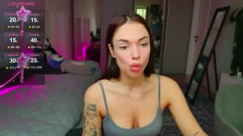 Snapshot of meow_moore chatting on 05/07/26, 02:17 Megan online show from 05/07/26, 02:17
