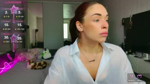Snapshot of meow_moore chatting on 05/19/26, 04:41 Megan online show from 05/19/26, 04:41