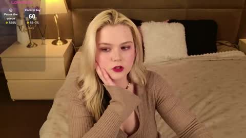 Snapshot of meow_teyya chatting on 05/28/26, 03:53 Ivy online show from 05/28/26, 03:53