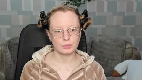 meowcr online show from 12/18/25, 02:39