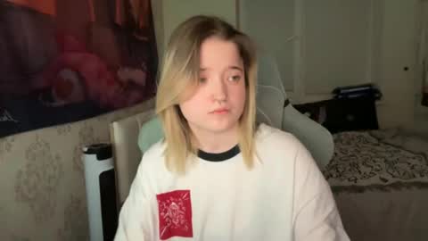 Snapshot of meowki4 chatting on 01/01/25, 01:47 meowme online show from 01/01/25, 01:47