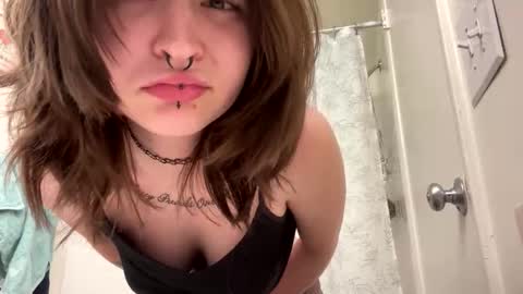 Snapshot of meowmeowkitti69 chatting on 11/05/25, 08:42 meowmeowkitti69 online show from 11/05/25, 08:42