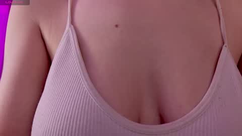 Snapshot of meowwmurr chatting on 02/09/26, 04:38 Mia online show from 02/09/26, 04:38