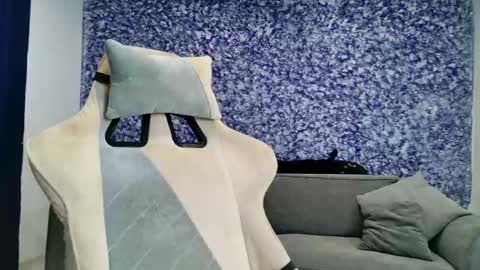 Mia online show from 04/23/26, 04:46