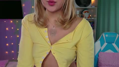 Snapshot of mercedes_robins chatting on 03/20/26, 04:28 Molly online show from 03/20/26, 04:28