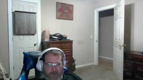 Snapshot of mercer1977 chatting on 06/12/26, 10:36 mercer1977 online show from 06/12/26, 10:36
