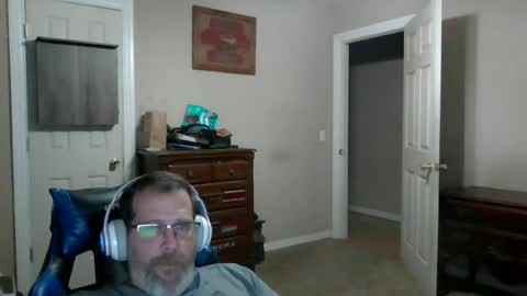 Snapshot of mercer1977 chatting on 06/25/26, 01:48 mercer1977 online show from 06/25/26, 01:48