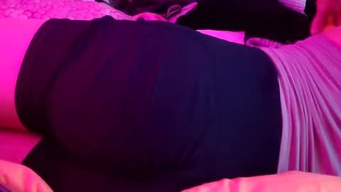 Snapshot of merelyalover chatting on 02/15/25, 11:17 gurlnips online show from 02/15/25, 11:17