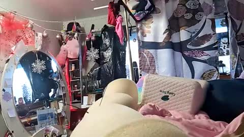 Snapshot of merelyalover chatting on 02/26/25, 04:24 gurlnips online show from 02/26/25, 04:24