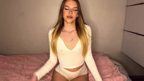 Snapshot of meridethvilca chatting on 04/05/26, 05:43 Rina online show from 04/05/26, 05:43