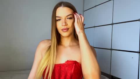 Snapshot of meridethvilca chatting on 04/09/26, 11:37 Rina online show from 04/09/26, 11:37