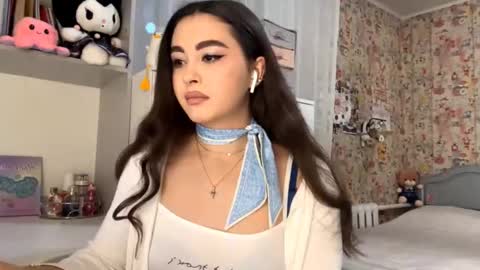 Enni online show from 11/23/25, 02:17