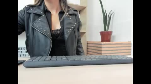 Merlina online show from 09/30/25, 02:44