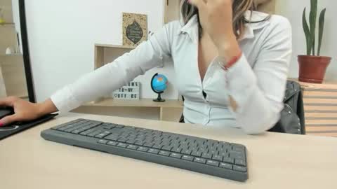 Merlina online show from 11/17/25, 04:13