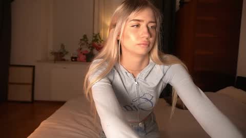 Lara OFFLINE  online show from 04/11/26, 07:18