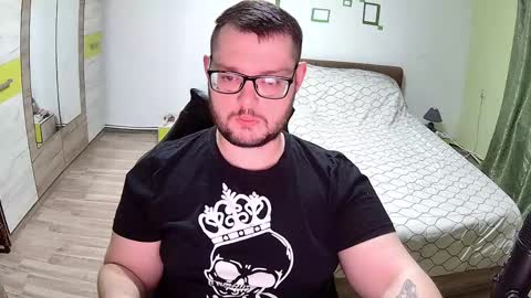 King and Queen online show from 04/22/26, 06:42