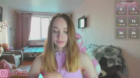 Snapshot of merryl_clark chatting on 05/25/26, 03:40 Sara online show from 05/25/26, 03:40