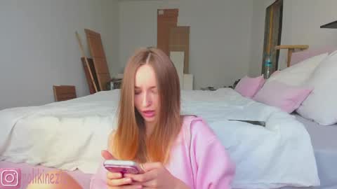 Snapshot of merryl_clark chatting on 06/05/26, 12:22 Sara online show from 06/05/26, 12:22