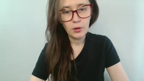 Snapshot of mesmerizing_hypn0_goddess chatting on 10/14/25, 09:54 Jessica online show from 10/14/25, 09:54