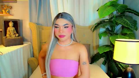 Snapshot of metawinathan chatting on 10/05/25, 01:42 myka online show from 10/05/25, 01:42