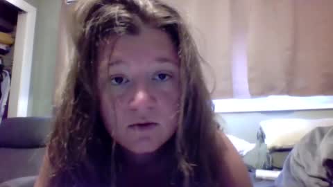 Snapshot of meveler22 chatting on 07/04/26, 03:18 Angela online show from 07/04/26, 03:18