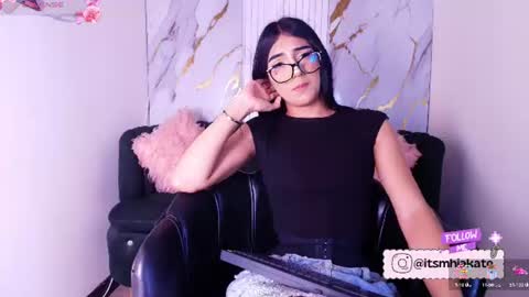 Snapshot of mhia_kate chatting on 06/18/26, 11:47 Mhia Kate online show from 06/18/26, 11:47