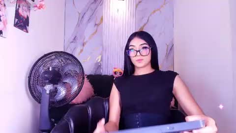 Snapshot of mhia_kate chatting on 06/20/26, 12:19 Mhia Kate online show from 06/20/26, 12:19