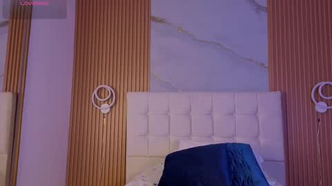 mia online show from 12/02/25, 01:11