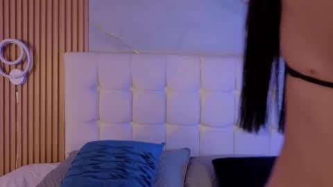 mia online show from 12/16/25, 03:00