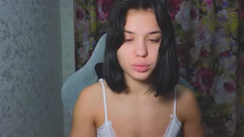 Mia online show from 11/02/25, 04:04