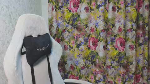 Mia online show from 11/26/25, 08:43