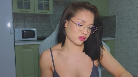 Mia online show from 02/09/26, 03:27