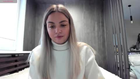 Mia online show from 11/11/25, 02:22