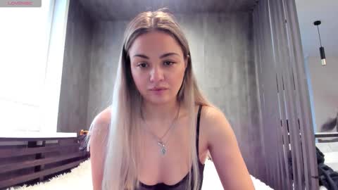 Mia online show from 11/13/25, 03:05