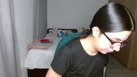 Mia online show from 11/08/25, 03:07