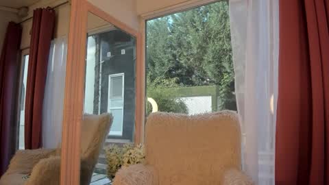 Mia  Milan online show from 10/10/25, 06:34