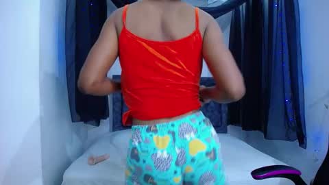 Snapshot of mia__thomson_ chatting on 10/22/25, 12:38 MIA online show from 10/22/25, 12:38