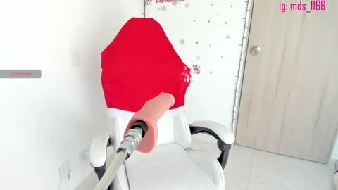 Mia adams  online show from 01/08/25, 06:52