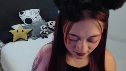 mia online show from 09/11/25, 12:22