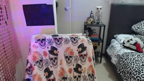 mia online show from 09/26/25, 09:52