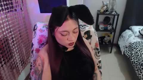 mia online show from 10/01/25, 11:11