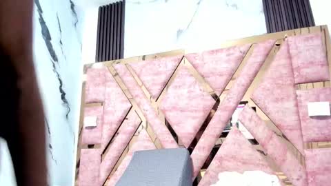 Mia online show from 11/12/25, 11:54