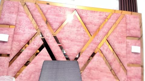 Mia online show from 04/09/26, 11:48