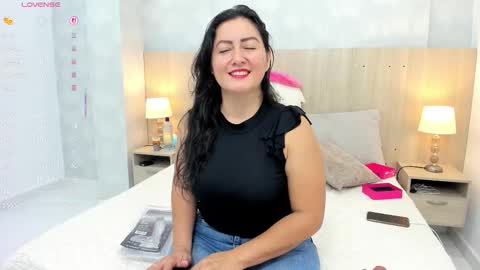 Mia Aristizabal online show from 10/11/25, 07:23