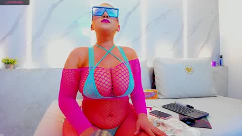 Snapshot of mia_becke chatting on 12/29/24, 11:40 Mia online show from 12/29/24, 11:40