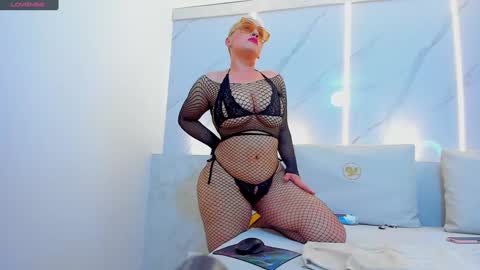 Snapshot of mia_becke chatting on 01/07/25, 06:45 Mia online show from 01/07/25, 06:45