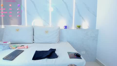 Snapshot of mia_becke chatting on 02/08/25, 03:00 Mia online show from 02/08/25, 03:00
