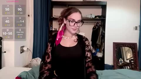 Snapshot of mia_boone chatting on 09/15/25, 04:40 mia_boone online show from 09/15/25, 04:40