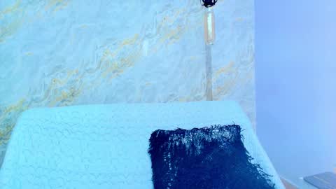 Mia  online show from 12/02/25, 12:10