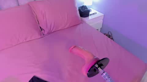 Snapshot of mia_cataleiya chatting on 10/01/25, 11:27 mia online show from 10/01/25, 11:27